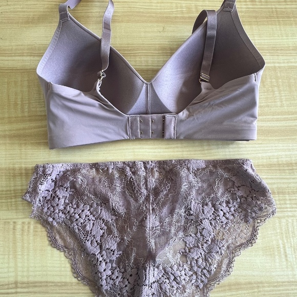 Third Love 24/7® Classic Wireless Bra in XS+ and Brief S - Picture 4 of 5